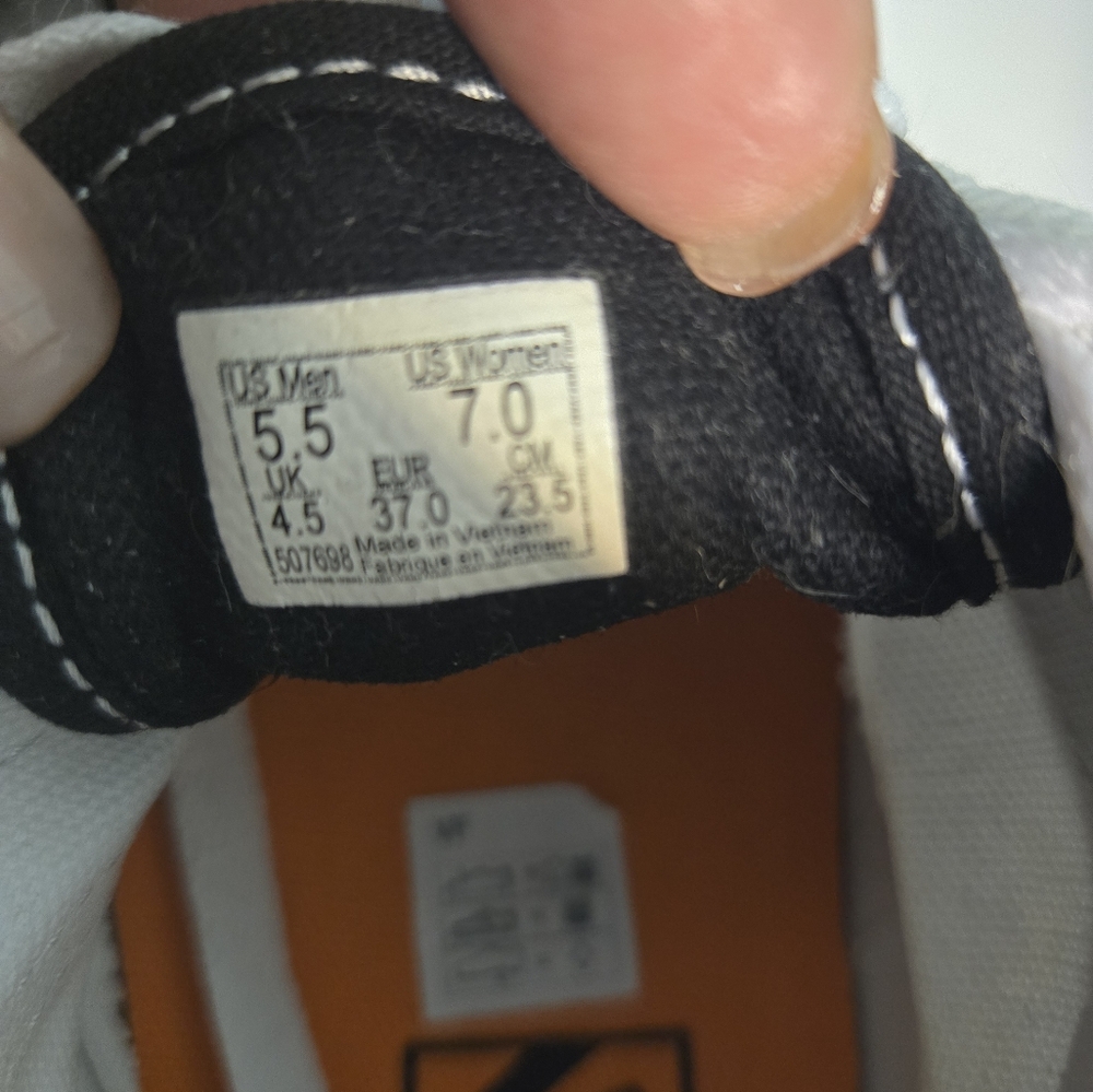 VANS - Picture 8 of 8